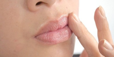 Bibir Kamu Kering? Jangan Asal Pakai Lipstik!