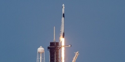Peluncuran Perdana Roket Berawak Space X