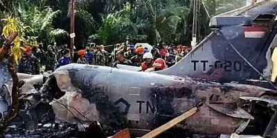 Pesawat TNI AU Terjatuh Menimpa Permukiman Warga di Riau