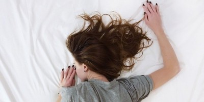 5 Tips Mengatasi Susah Tidur, Salah Satunya Latihan Pernapasan